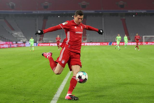 曼城在安菲尔德以3-0击败缺少一人的利物浦